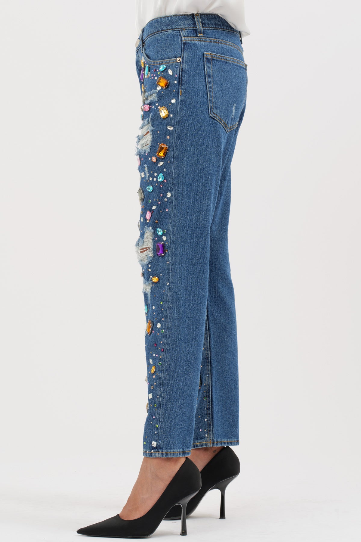 Boyfriend denim with appliqués